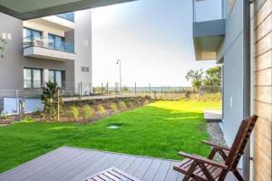 Apartament przy plaży z widokiem na morze.