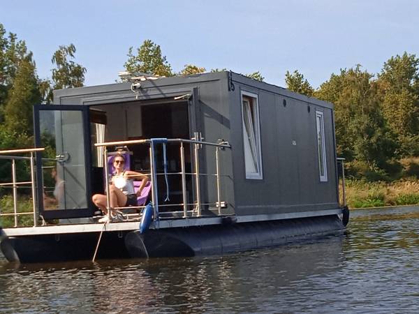 Houseboat-Fello Houseboat-Fello