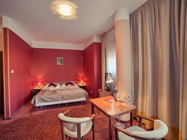 Grot Hotel