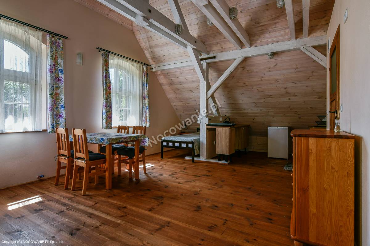 Czarna Jachta - Na szlaku legend. Pokoje nad jeziorem. 