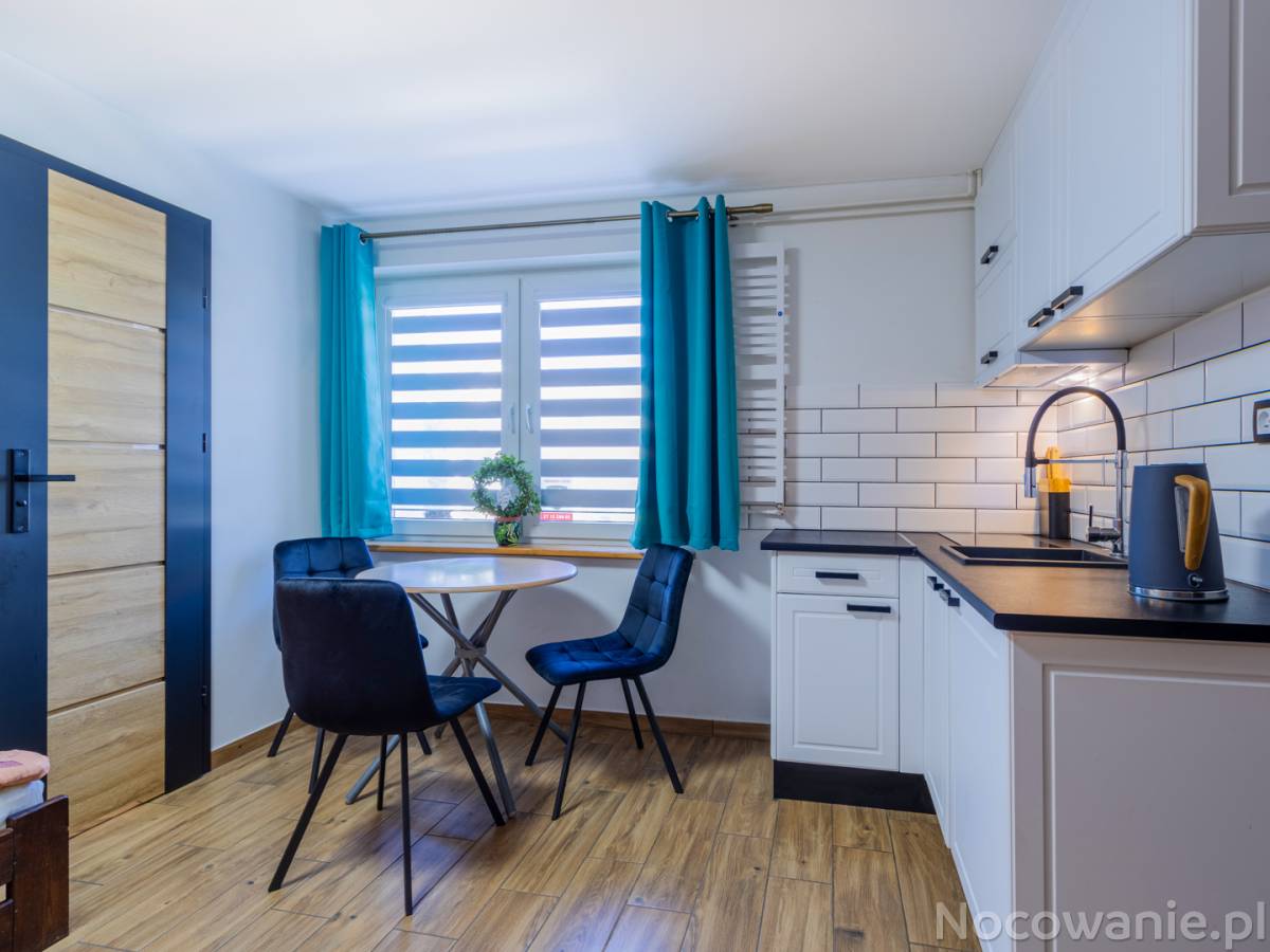 DOMKI - POKOJE - CAMPING 'KOTWICA'