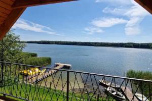 Domki nad jeziorem, Kaszuby, linia brzegowa, sprzęt wodny