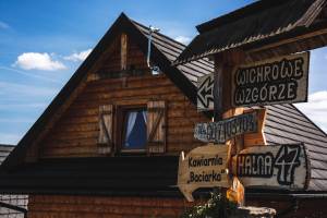 Chaty Wichrowe Wzgórze