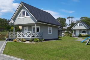 Szary Domek Nad Jeziorem