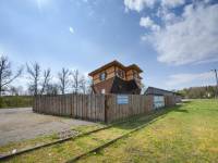 Chatka Wariatka - Dom na dachu w Uhercach Mineralnych