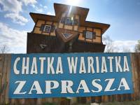 Chatka Wariatka - Dom na dachu w Uhercach Mineralnych