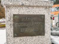 Pomnik hafciarki w Makowie Podhalańskim