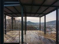 Platforma widokowa na zboczu Mioduszyny