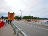 Most zwodzony nad rzeką Dziwną