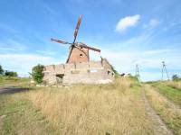 Wiatrak holenderski we wsi Zdrzewno