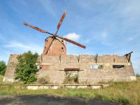 Wiatrak holenderski we wsi Zdrzewno