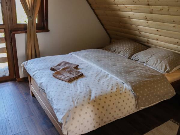 Domek nr 1 - sypialnia na piętrze 4 osobowa