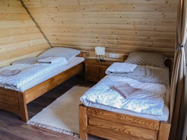 Domek nr 1 - sypialnia na piętrze 4 osobowa