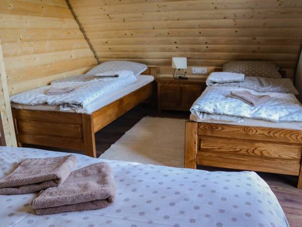 Domek nr 1 - sypialnia na piętrze 4 osobowa