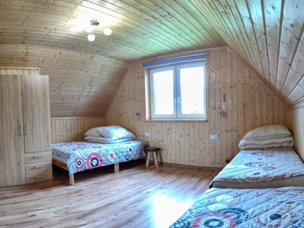 Domek wilczy pokój1