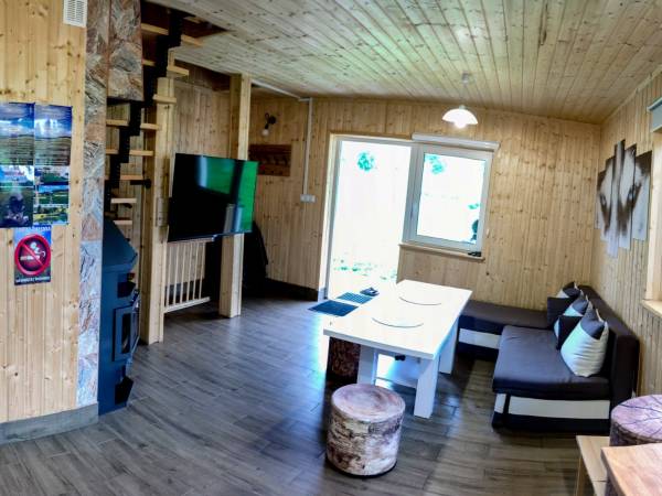 Domek wilczy salon