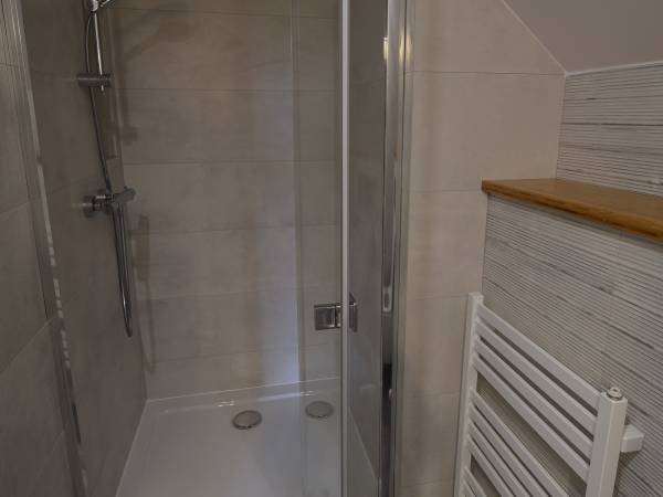 Łazienka w pokoju 2 osobowym z łazienką i balkone