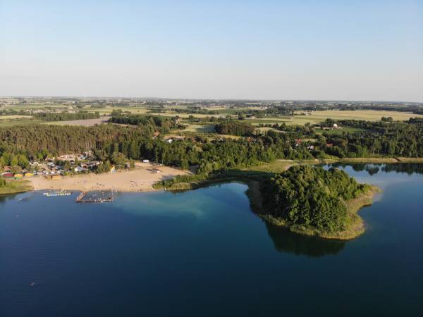 plaża druga strona jeziora