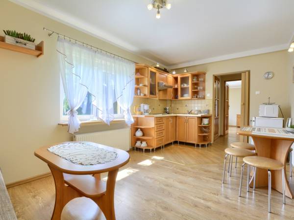 pokój z aneksem w apartamencie