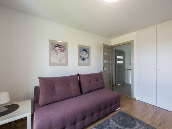 Sypialnia na piętrze 2 kanapy