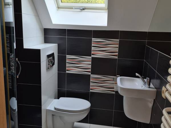 Pokoj czteroosobowy - lazienka.