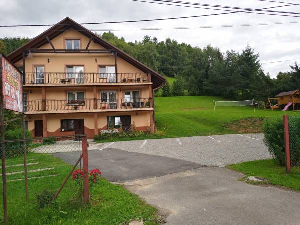 Budynek glowny, parking