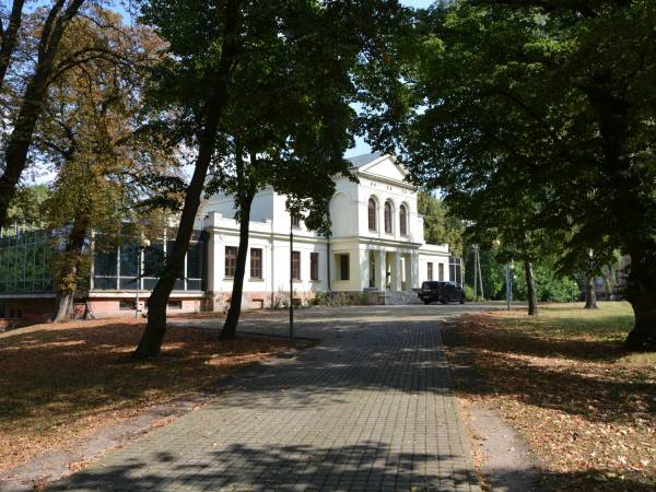 Droga do wejścia głównego