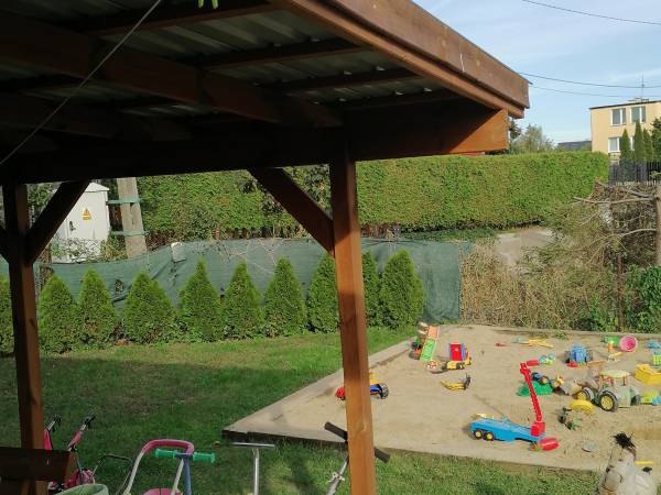 Domek nr 2 przy piaskownicy