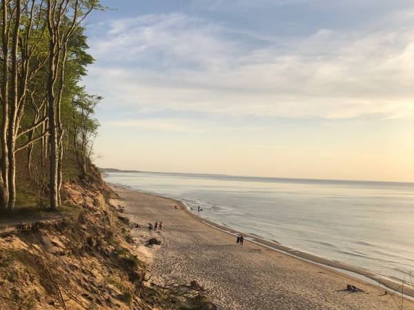 klif i plaża w Dębinie