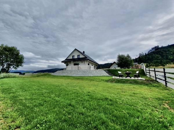 Rajska Chata w górach z Balią