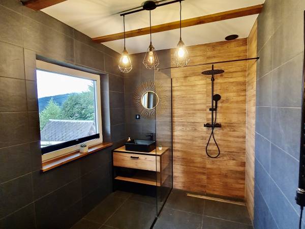 Rajska Chata w górach z Balią