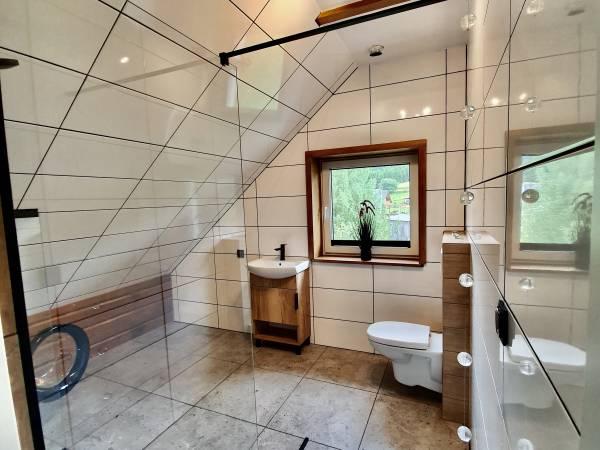 Rajska Chata w górach z Balią