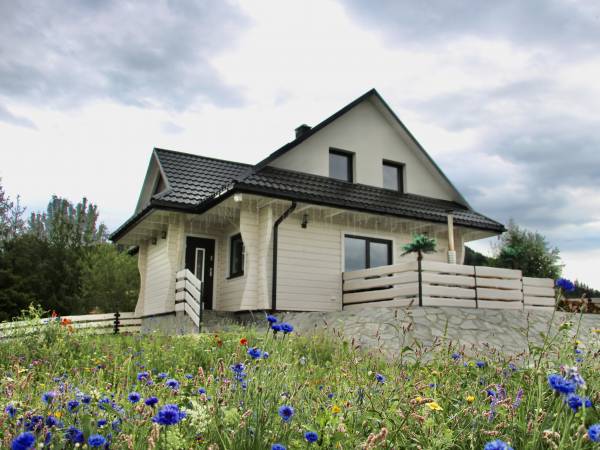 Rajska Chata w górach z Balią