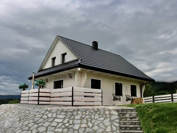 Rajska Chata w górach z Balią