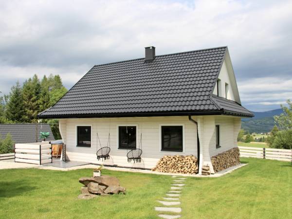 Rajska Chata w górach z Balią