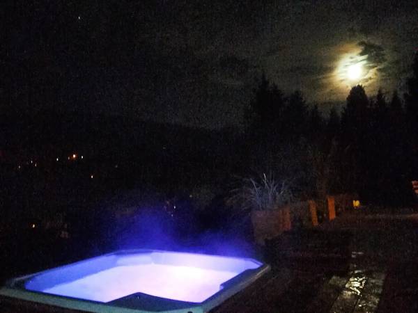Jacuzzi nocą domek C