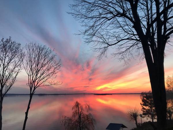 Widok z tarasu nad jeziorem