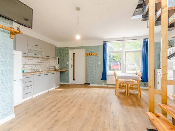 mieszkanie -salon z kuchnią i jadalnią