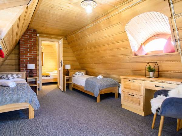 DOMEK Z BALI -sypialnia dla dzieci na górze