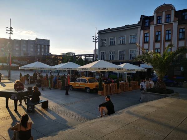 Plac Teatralny przed Kamienicą 