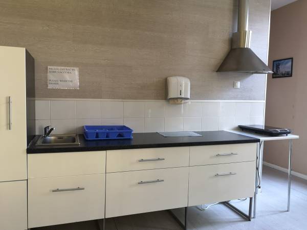 Ogólnodostępny aneks kuchenny z częścią jadalnianą- II piętro