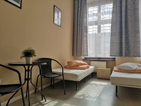 Pokoje hostelowe- łazienki wspólne w korytarzu 