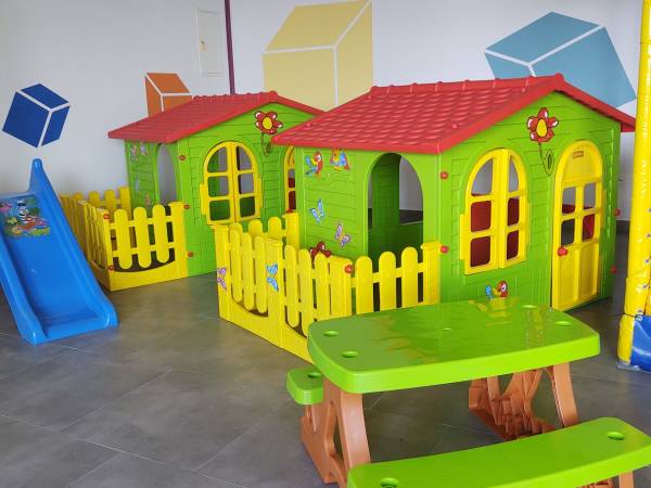 domki i zjeżdżalnie