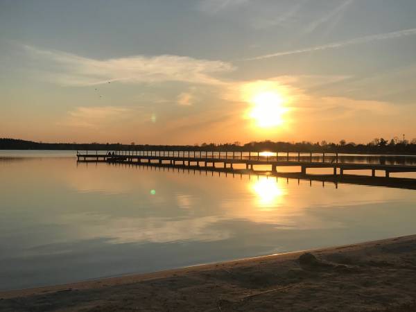 zachód słońca nad jeziorem Firlej