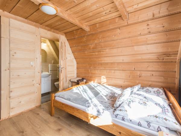 Pokój nr 3 z TV, łazienka i balkonem 