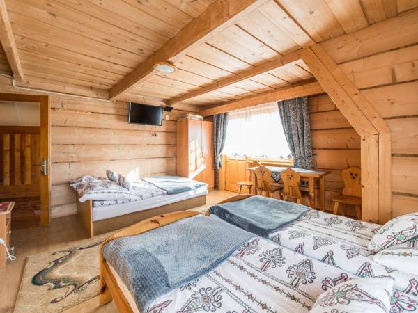 Pokój nr 1 z TV, łazienka i balkonem 