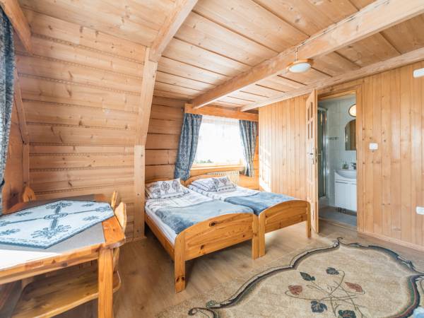 Pokój nr 1 z TV, łazienka i balkonem