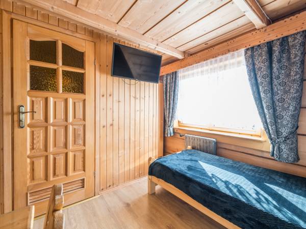 Pokój nr 2 z TV i łazienka 