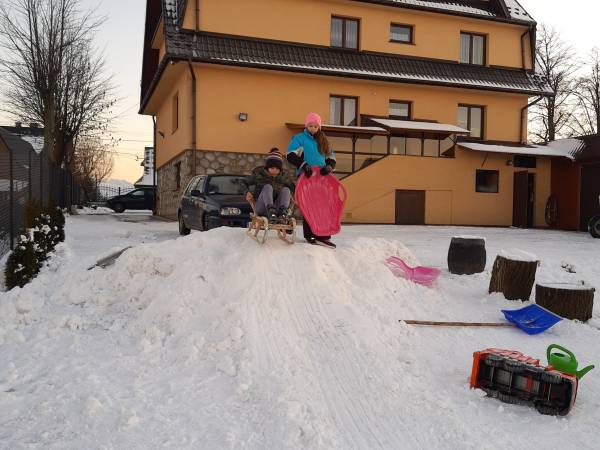 Zimą górka do ,zjezdzaania