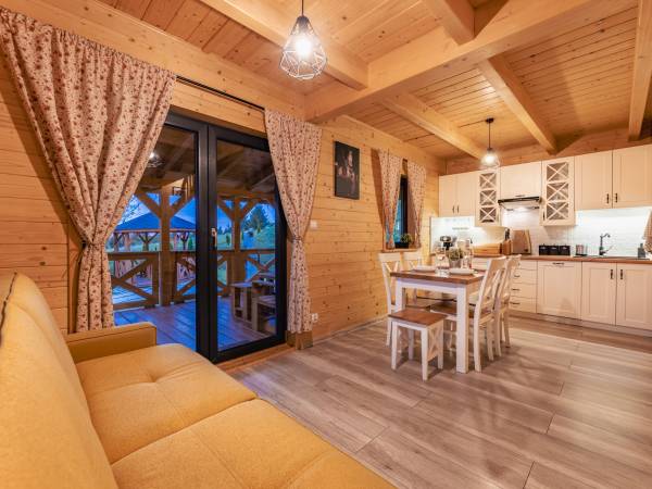 Chaty Skwirutowe Wzgórze - Domki Całoroczne 